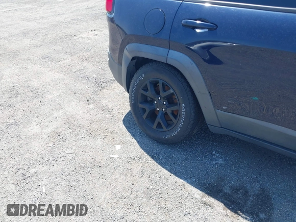 2015 Jeep Cherokee Trailhawk z VIN 1C4PJMBS3FW520829, wystawiony jako IAAI lot #42065548 z przebiegiem 90 534 mil mil oraz . Historia ofert i sprzedaży dostępna na DreamBid. Obrazek 6.