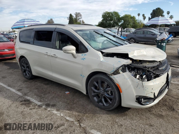 2020 Chrysler Pacifica Limited z VIN 2C4RC1GG1LR267164, wystawiony jako Copart lot #46910425 z przebiegiem 101 806 mil mil oraz Szkoda całkowita • Salvage title. Historia ofert i sprzedaży dostępna na DreamBid. Obrazek 4.
