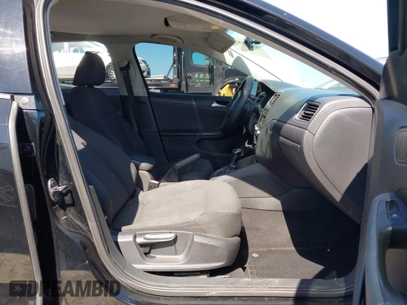 2014 Volkswagen Jetta S z VIN 3VW2K7AJ9EM207135, wystawiony jako IAAI lot #42316176 z przebiegiem 237 752 mil mil oraz . Historia ofert i sprzedaży dostępna na DreamBid. Obrazek 5.