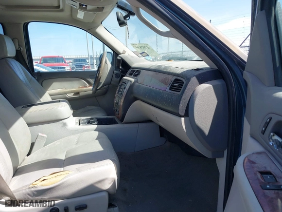 2008 Chevrolet Silverado 1500 LTZ with VIN 3GCEK13M08G115256, listed as a IAAI auction lot 41702859 with 171,877 mi miles. Bid and sale history available at carsss.com. Image 5.