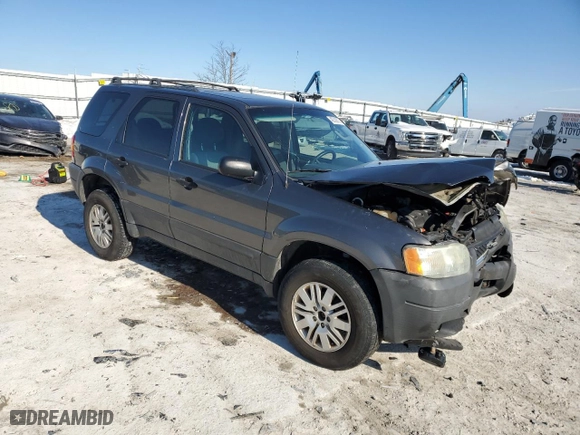 2004 Ford Escape XLT with VIN 1FMYU03184DA15965, listed as a Copart auction lot 42339875 with 209,805 mi miles and Salvage Title. Bid and sale history available at carsss.com. Image 4.