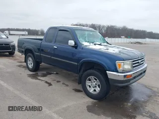 1997 Toyota T100 SR5 with VIN JT4UN24D7V0048050, listed as a IAAI auction lot 41556487 with 325,187 mi miles and . Bid and sale history available at DreamBid. Image 1.