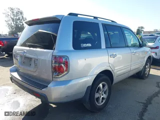 2008 Honda Pilot SE with VIN 5FNYF28318B006625, listed as a IAAI auction lot 41959923 with 140,258 mi miles. Bid and sale history available at carsss.com. Image 4.