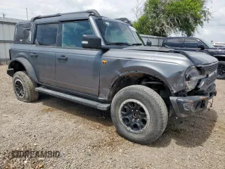 2023 Ford Bronco z VIN 1FMEE5DH1PLB80999, wystawiony jako Copart lot #64993015 z przebiegiem 36 436 mil mil oraz Szkoda całkowita • Salvage title. Historia ofert i sprzedaży dostępna na DreamBid. Obrazek 4.