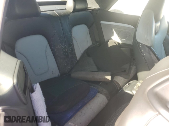 2010 Audi S5 Premium Plus z VIN WAUCGAFH5AN015591, wystawiony jako Copart lot #74314074 z przebiegiem Nie podano mil oraz Nie do naprawy. Historia ofert i sprzedaży dostępna na DreamBid. Obrazek 10.