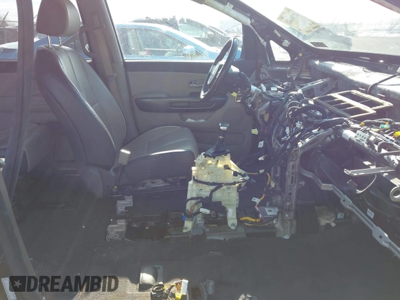 2017 Kia Sedona LX with VIN KNDMB5C19H6336297, listed as a IAAI auction lot 41396475 with Not Provided miles and . Bid and sale history available at DreamBid. Image 5.