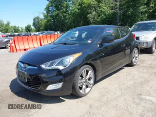 2016 Hyundai Veloster z VIN KMHTC6AD0GU249986, wystawiony jako IAAI lot #42361364 z przebiegiem 131 111 mil mil oraz . Historia ofert i sprzedaży dostępna na DreamBid. Obrazek 2.