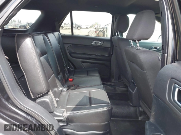 2016 Ford Police Interceptor Utility z VIN 1FM5K8AR8GGB36191, wystawiony jako IAAI lot #42046563 z przebiegiem 102 912 mil mil oraz . Historia ofert i sprzedaży dostępna na DreamBid. Obrazek 8.