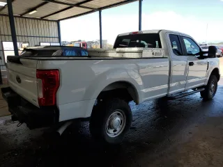 2019 Ford F-250 XL z VIN 1FT7X2B64KEC43064, wystawiony jako Copart lot #62648665 z przebiegiem 109 146 mil mil oraz Czysty tytuł • Clean title. Historia ofert i sprzedaży dostępna na DreamBid. Obrazek 3.
