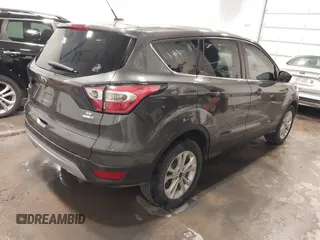 2017 Ford Escape SE z VIN 1FMCU9GD6HUC10553, wystawiony jako IAAI lot #42174098 z przebiegiem 101 243 mil mil oraz . Historia ofert i sprzedaży dostępna na DreamBid. Obrazek 4.