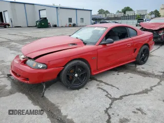 1996 Ford Mustang GT z VIN 1FALP42X4TF131093, wystawiony jako Copart lot #61013915 z przebiegiem 158 297 mil mil oraz Szkoda całkowita • Salvage title. Historia ofert i sprzedaży dostępna na DreamBid. Obrazek 1.