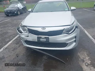 2016 Kia Optima LX z VIN 5XXGT4L32GG025333, wystawiony jako IAAI lot #42270433 z przebiegiem 96 422 mil mil oraz . Historia ofert i sprzedaży dostępna na DreamBid. Obrazek 6.