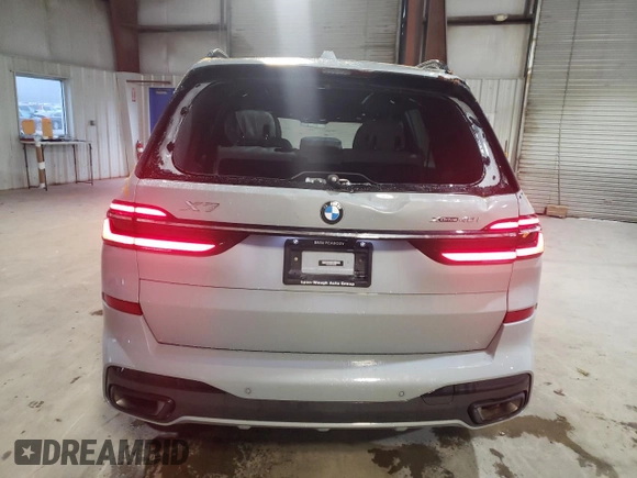 2023 BMW X7 xDrive40i z VIN 5UX23EM00P9P28204, wystawiony jako Copart lot #50878745 z przebiegiem 25 142 mil mil oraz Szkoda całkowita • Salvage title. Historia ofert i sprzedaży dostępna na DreamBid. Obrazek 6.