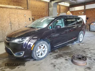 2017 Chrysler Pacifica Touring L Plus z VIN 2C4RC1EG2HR637936, wystawiony jako Copart lot #60424565 z przebiegiem 149 620 mil mil oraz Czysty tytuł • Clean title. Historia ofert i sprzedaży dostępna na DreamBid. Obrazek 1.