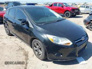 2014 Ford Focus SE with VIN 1FADP3K29EL273107, listed as a IAAI auction lot 42083524 with 140,834 mi miles. Bid and sale history available at carsss.com. Image 1.