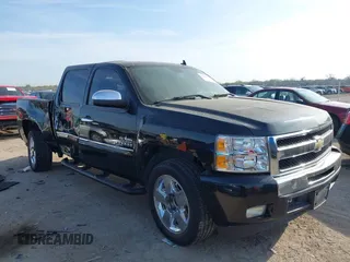 2011 Chevrolet Silverado 1500 LT with VIN 3GCPCSE04BG205555, listed as a IAAI auction lot 41876741 with 225,829 mi miles. Bid and sale history available at carsss.com. Image 1.