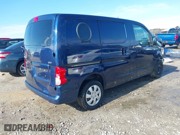 2013 Nissan NV200 SV z VIN 3N6CM0KN9DK693656, wystawiony jako IAAI lot #41297500 z przebiegiem 187 330 mil mil oraz . Historia ofert i sprzedaży dostępna na DreamBid. Obrazek 4.