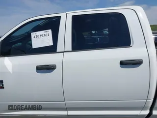 2013 Ram 2500 Tradesman z VIN 3C6UR5CL4DG529793, wystawiony jako IAAI lot #42029361 z przebiegiem 205 066 mil mil oraz . Historia ofert i sprzedaży dostępna na DreamBid. Obrazek 14.