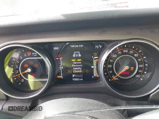 2018 Jeep Wrangler Unlimited Sport S z VIN 1C4HJXDG8JW112639, wystawiony jako IAAI lot #41951965 z przebiegiem 93 853 mil mil oraz . Historia ofert i sprzedaży dostępna na DreamBid. Obrazek 7.