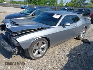 2014 Dodge Challenger R/T z VIN 2C3CDYBT9EH139932, wystawiony jako IAAI lot #42261252 z przebiegiem 95 241 mil mil oraz . Historia ofert i sprzedaży dostępna na DreamBid. Obrazek 2.