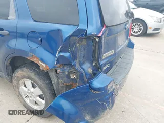 2008 Ford Escape XLT z VIN 1FMCU031X8KB58668, wystawiony jako IAAI lot #42522146 z przebiegiem 244 528 mil mil oraz . Historia ofert i sprzedaży dostępna na DreamBid. Obrazek 13.