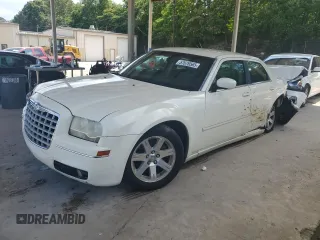 2007 Chrysler 300 Touring z VIN 2C3KA53G97H767917, wystawiony jako Copart lot #57676565 z przebiegiem 240 611 mil mil oraz Szkoda całkowita • Salvage title. Historia ofert i sprzedaży dostępna na DreamBid. Obrazek 1.