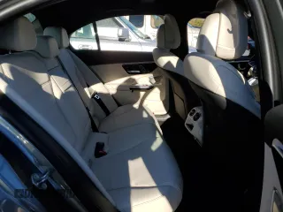 2022 Mercedes-Benz C 300 z VIN W1KAF4HBXNR010656, wystawiony jako Copart lot #70868282 z przebiegiem 641 mil mil oraz . Historia ofert i sprzedaży dostępna na DreamBid. Obrazek 10.