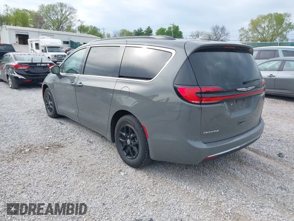 2022 Chrysler Pacifica Touring L with VIN 2C4RC1BG7NR168519, listed as a IAAI auction lot 41928929 with 55,814 mi miles and . Bid and sale history available at DreamBid. Image 3.