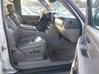 2005 Chevrolet Tahoe Z71 with VIN 1GNEC13T45R192543, listed as a IAAI auction lot 41616729 with 333,259 mi miles. Bid and sale history available at carsss.com. Image 5.
