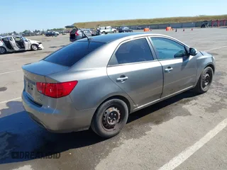 2010 Kia Forte EX z VIN KNAFU4A21A5118825, wystawiony jako IAAI lot #42138046 z przebiegiem 250 125 mil mil oraz . Historia ofert i sprzedaży dostępna na DreamBid. Obrazek 4.