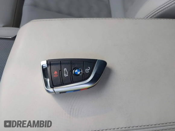 2024 BMW M3 Competition xDrive z VIN WBS43AY0XRFS26150, wystawiony jako IAAI lot #41396512 z przebiegiem 12 984 mil mil oraz . Historia ofert i sprzedaży dostępna na DreamBid. Obrazek 11.