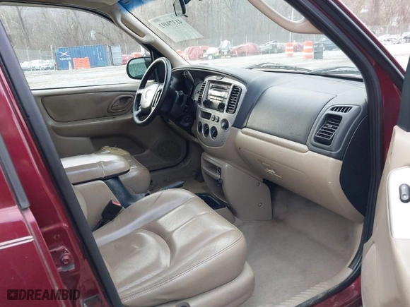 2003 Mazda Tribute ES with VIN 4F2CZ96103KM01371, listed as a IAAI auction lot 41379492 with 196,083 mi miles. Bid and sale history available at carsss.com. Image 5.