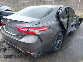 2018 Toyota Camry LE z VIN 4T1B11HK8JU635944, wystawiony jako IAAI lot #41672751 z przebiegiem 174 514 mil mil oraz . Historia ofert i sprzedaży dostępna na DreamBid. Obrazek 4.