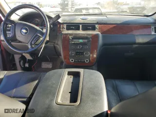 2010 Chevrolet Suburban LT with VIN 1GNUKJE31AR256608, listed as a Copart auction lot 80932674 with 228,456 mi miles and Salvage Title. Bid and sale history available at carsss.com. Image 8.