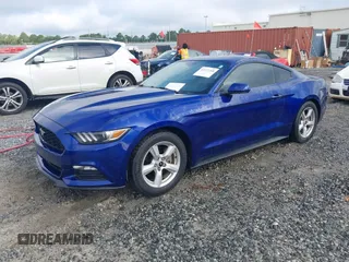 2015 Ford Mustang V6 z VIN 1FA6P8AM6F5411572, wystawiony jako IAAI lot #42377268 z przebiegiem 56 049 mil mil oraz . Historia ofert i sprzedaży dostępna na DreamBid. Obrazek 2.