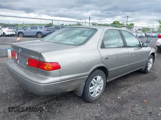 2001 Toyota Camry CE z VIN 4T1BG22K01U028448, wystawiony jako IAAI lot #42324384 z przebiegiem 190 325 mil mil oraz . Historia ofert i sprzedaży dostępna na DreamBid. Obrazek 4.
