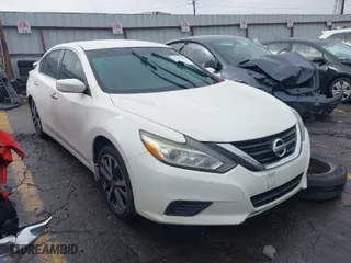 2018 Nissan Altima 2.5 SR with VIN 1N4AL3AP8JC138464, listed as a IAAI auction lot 41553681 with 137,120 mi miles. Bid and sale history available at carsss.com. Image 1.