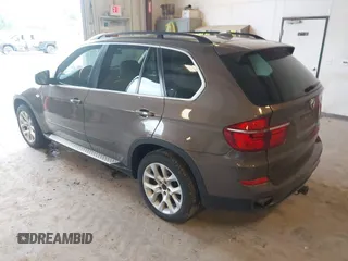 2013 BMW X5 xDrive35i z VIN 5UXZV4C54D0B21144, wystawiony jako IAAI lot #42304165 z przebiegiem 164 673 mil mil oraz . Historia ofert i sprzedaży dostępna na DreamBid. Obrazek 3.