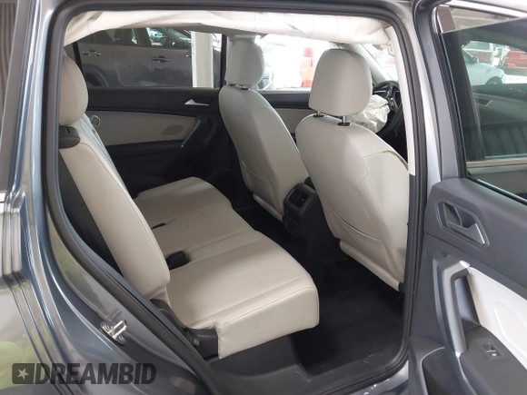 2020 Volkswagen Tiguan SE z VIN 3VV3B7AX0LM007612, wystawiony jako IAAI lot #42275320 z przebiegiem 44 254 mil mil oraz . Historia ofert i sprzedaży dostępna na DreamBid. Obrazek 8.