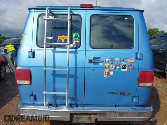 1995 Chevrolet Chevy Van z VIN 1GNEG25Z4SF221421, wystawiony jako IAAI lot #42003616 z przebiegiem 196 007 mil mil oraz . Historia ofert i sprzedaży dostępna na DreamBid. Obrazek 16.