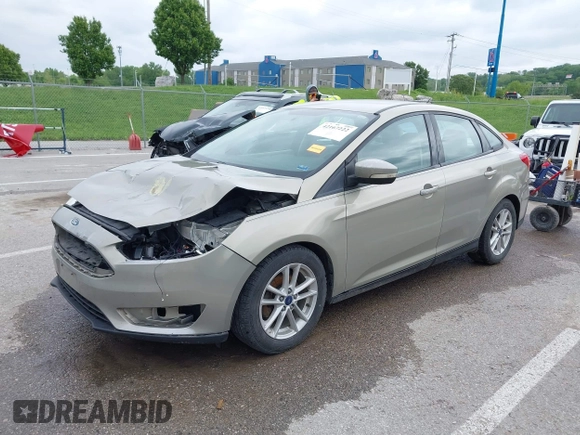 2016 Ford Focus SE z VIN 1FADP3F26GL332224, wystawiony jako IAAI lot #42167222 z przebiegiem 134 423 mil mil oraz . Historia ofert i sprzedaży dostępna na DreamBid. Obrazek 2.