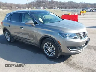 2017 Lincoln MKX Select with VIN 2LMPJ6KR1HBL41279, listed as a IAAI auction lot 41771085 with 37,068 mi miles. Bid and sale history available at carsss.com. Image 1.