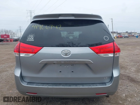2011 Toyota Sienna LE AAS with VIN 5TDKK3DC4BS085658, listed as a IAAI auction lot 41966742 with 276,899 mi miles. Bid and sale history available at carsss.com. Image 16.