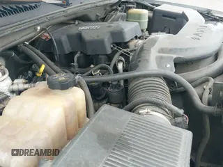 2000 Chevrolet Silverado 1500 LS z VIN 2GCEC19T5Y1171407, wystawiony jako IAAI lot #43426718 z przebiegiem 220 303 mil mil oraz . Historia ofert i sprzedaży dostępna na DreamBid. Obrazek 19.