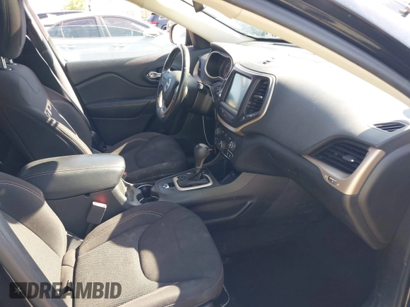2017 Jeep Cherokee Latitude z VIN 1C4PJLCB7HW578728, wystawiony jako IAAI lot #42516593 z przebiegiem 135 757 mil mil oraz . Historia ofert i sprzedaży dostępna na DreamBid. Obrazek 5.