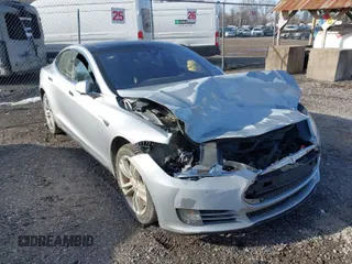 2015 Tesla Model S 85D with VIN 5YJSA1H27FFP70188, listed as a IAAI auction lot 41699263 with 147,949 mi miles. Bid and sale history available at carsss.com. Image 1.