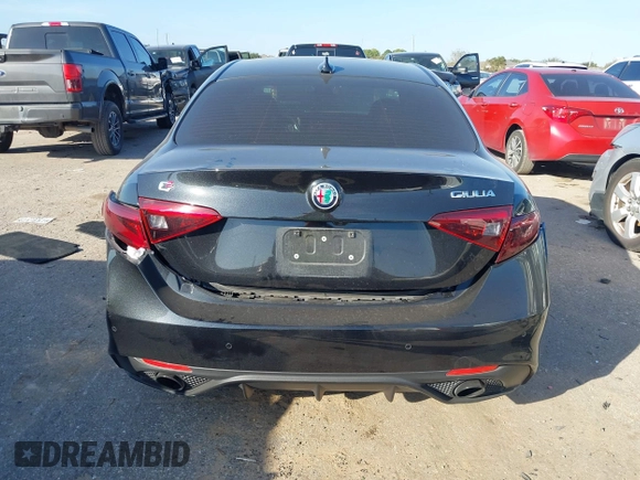 2022 Alfa Romeo Giulia Veloce with VIN ZARFAMBN0N7663628, listed as a IAAI auction lot 40946274 with 18,238 mi miles. Bid and sale history available at carsss.com. Image 16.