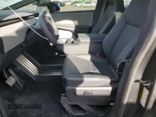 2024 Tesla Cybertruck Cyberbeast z VIN 7G2CEHEE4RA036882, wystawiony jako Copart lot #87403874 z przebiegiem 734 mil mil oraz Szkoda całkowita • Salvage title. Historia ofert i sprzedaży dostępna na DreamBid. Obrazek 7.
