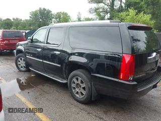 2007 Cadillac Escalade ESV z VIN 1GYFK66827R261571, wystawiony jako IAAI lot #42422302 z przebiegiem 197 501 mil mil oraz . Historia ofert i sprzedaży dostępna na DreamBid. Obrazek 3.