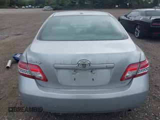 2011 Toyota Camry LE z VIN 4T1BF3EK5BU153063, wystawiony jako IAAI lot #40416479 z przebiegiem 192 289 mil mil oraz . Historia ofert i sprzedaży dostępna na DreamBid. Obrazek 16.